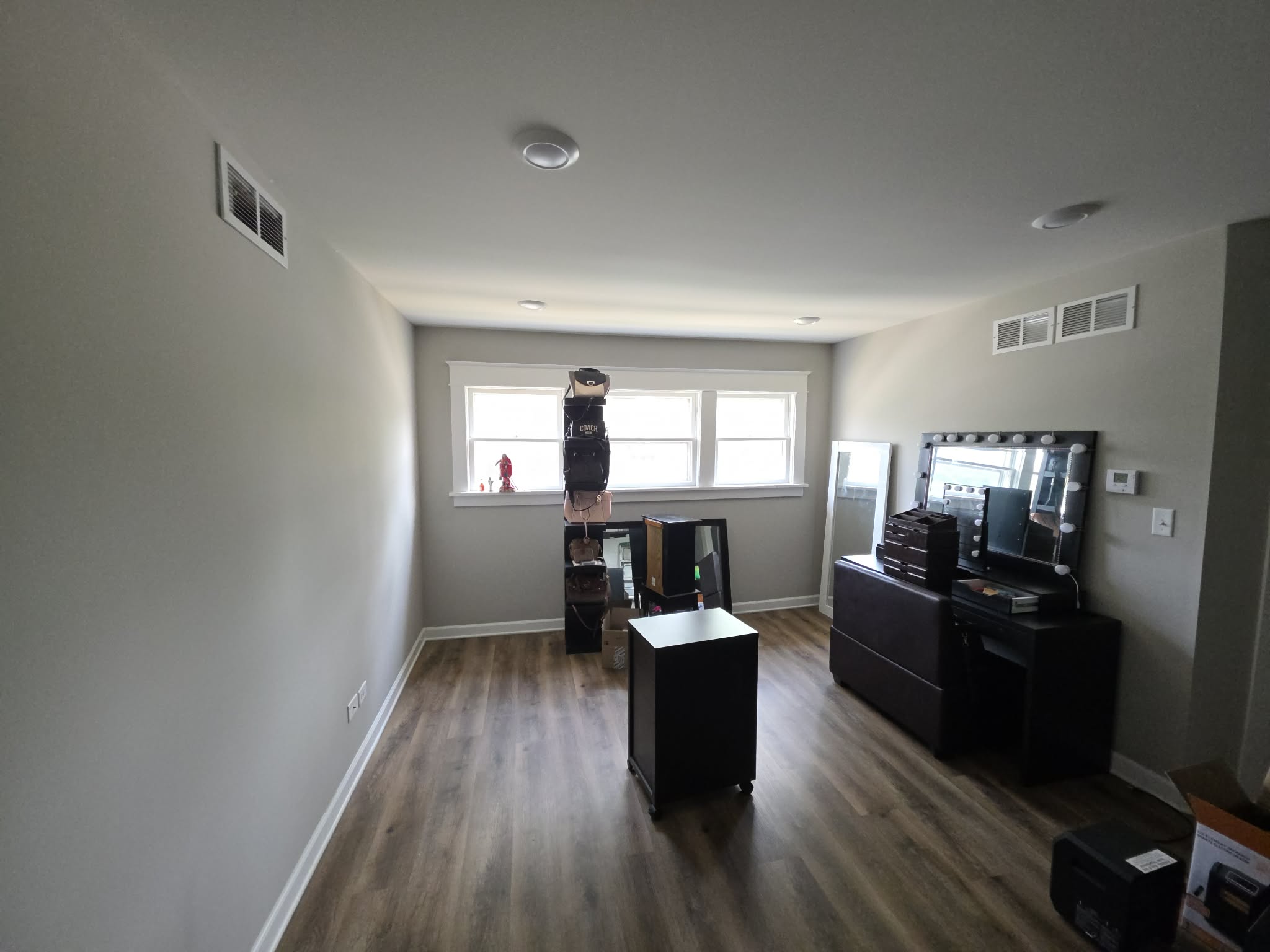 Small bedroom — before